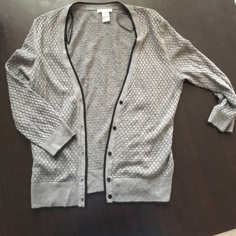 Med H&M grey&black button sweater